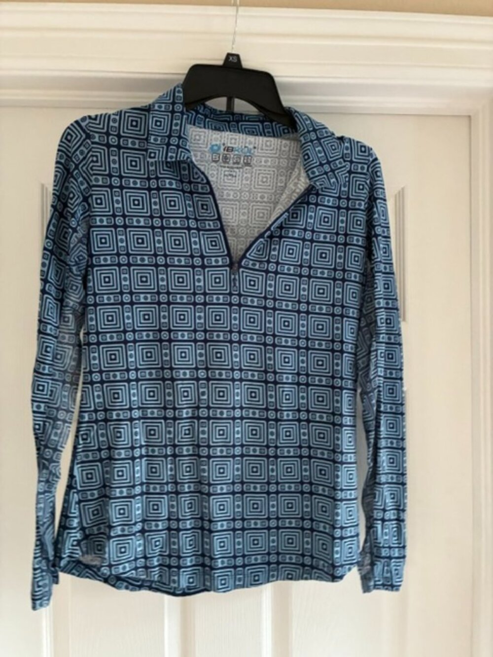 Ibkul women's 3/4 zip shirt, size small